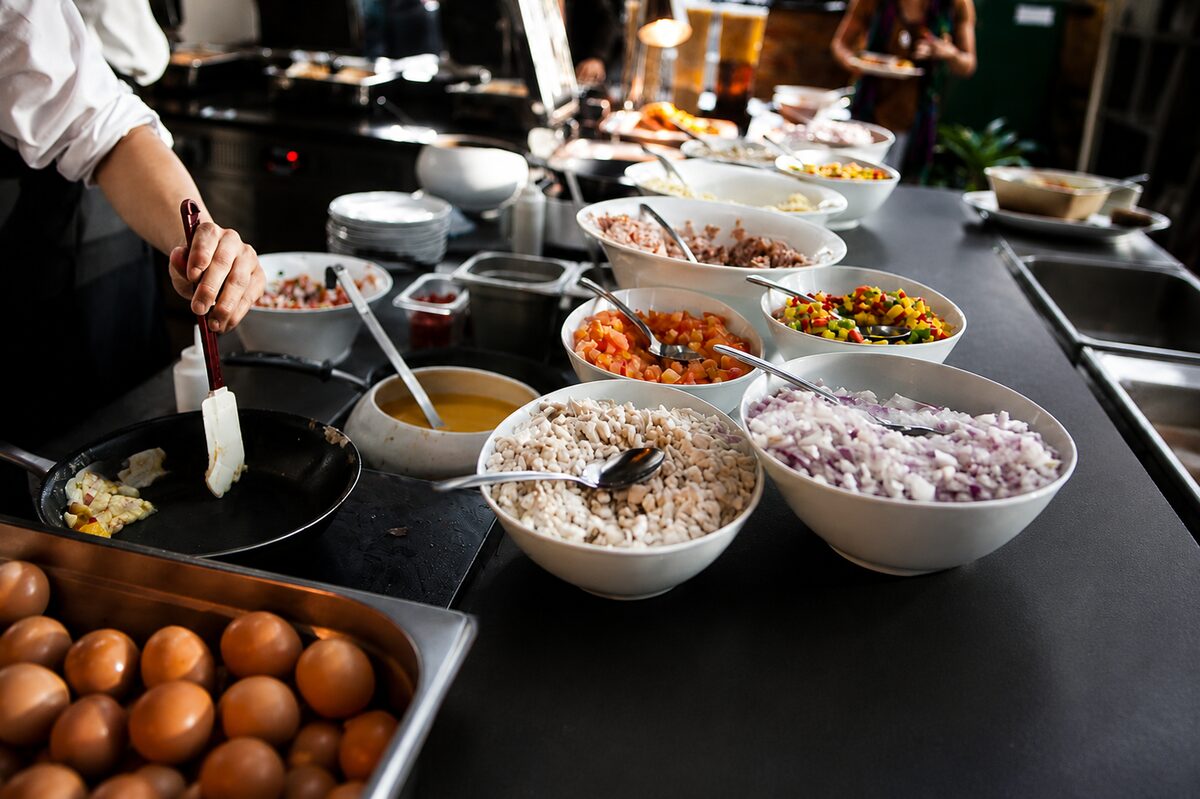 Made-to-order omelet bar station